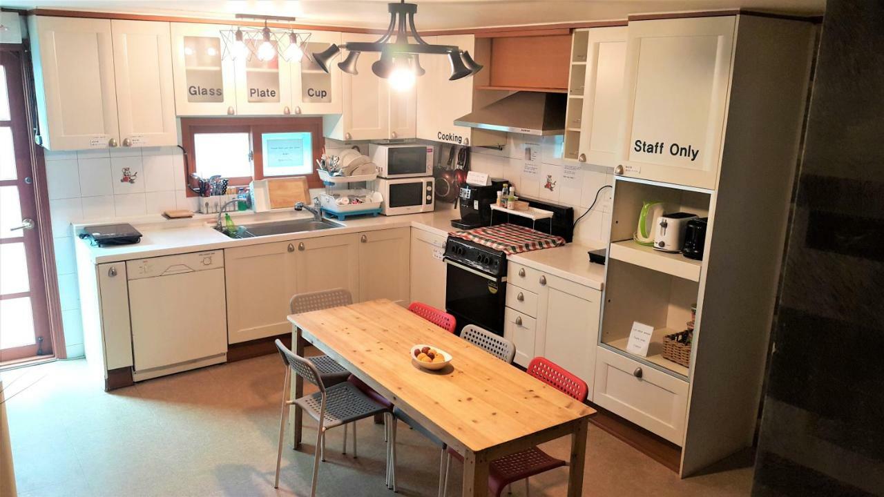 Twin Panda Guesthouse Сеул Экстерьер фото
