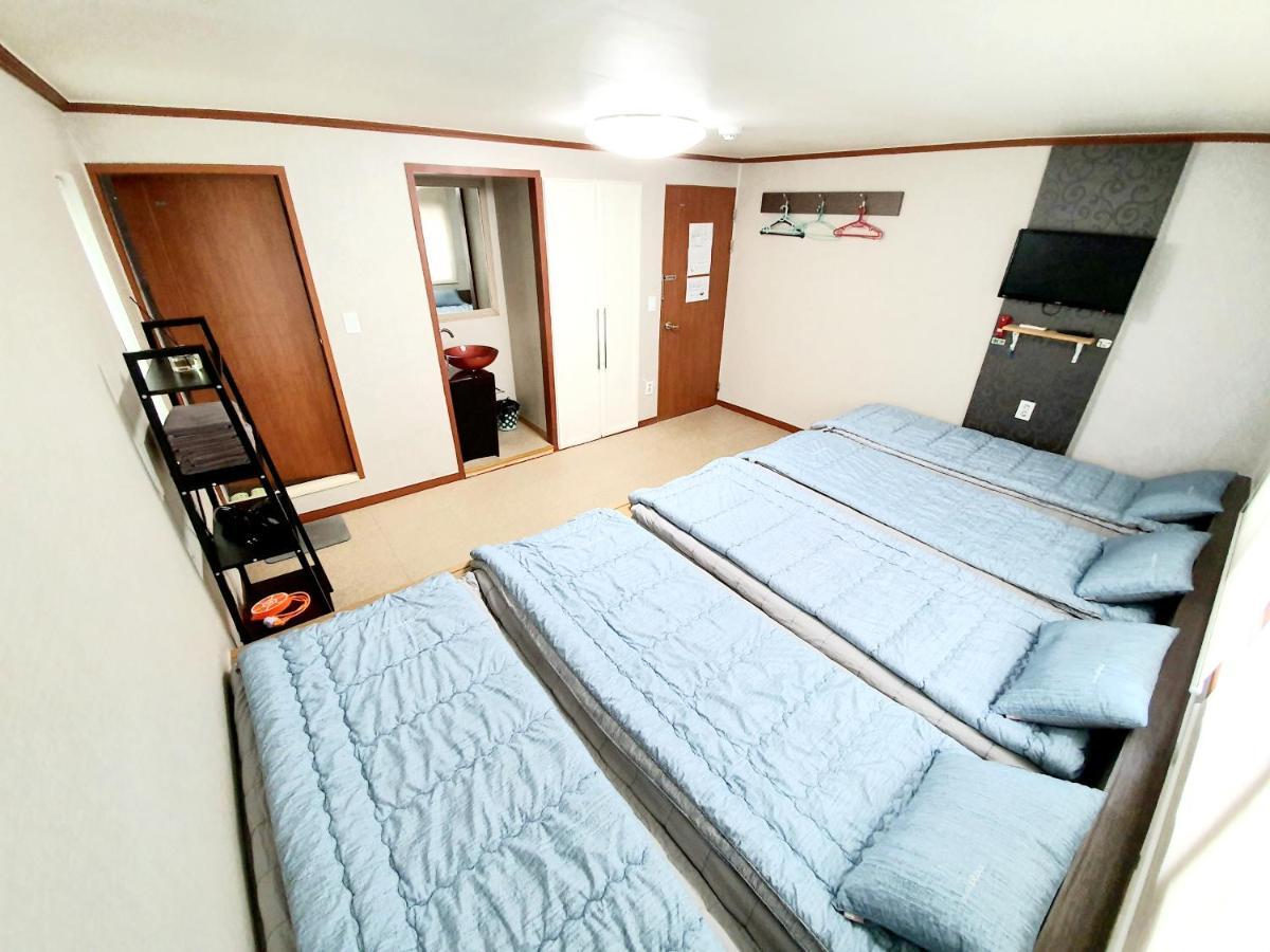 Twin Panda Guesthouse Сеул Экстерьер фото
