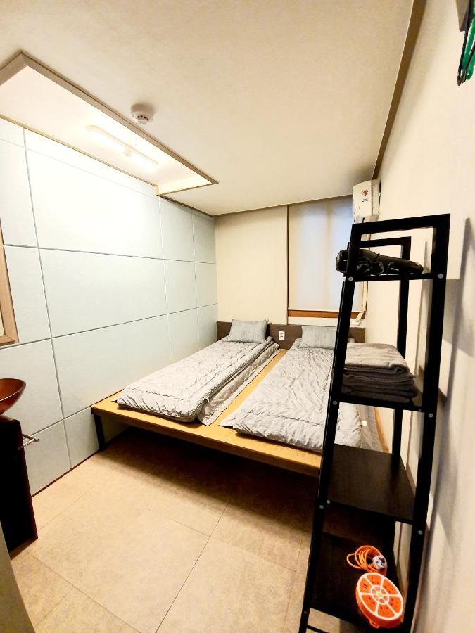 Twin Panda Guesthouse Сеул Экстерьер фото