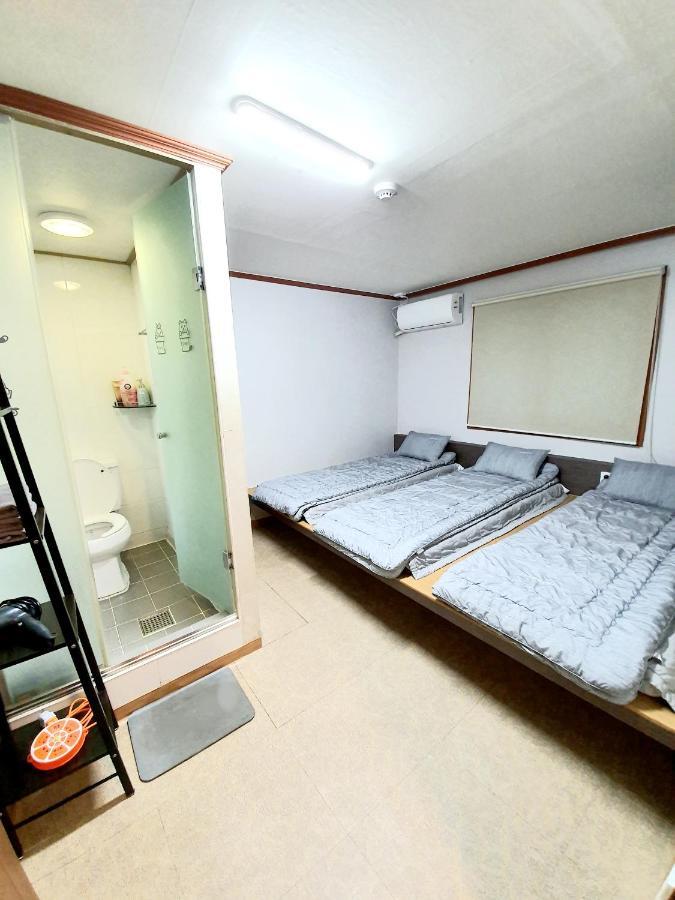 Twin Panda Guesthouse Сеул Экстерьер фото