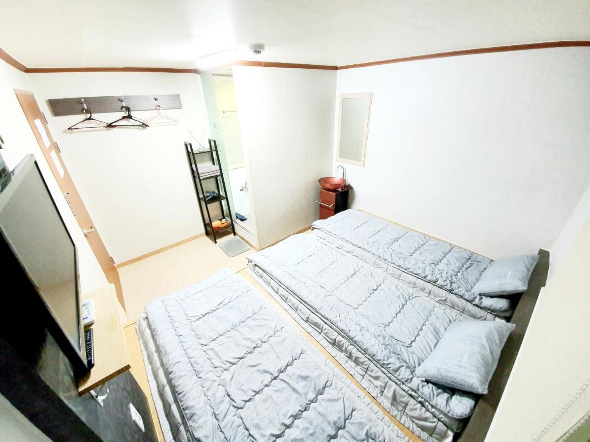 Twin Panda Guesthouse Сеул Экстерьер фото