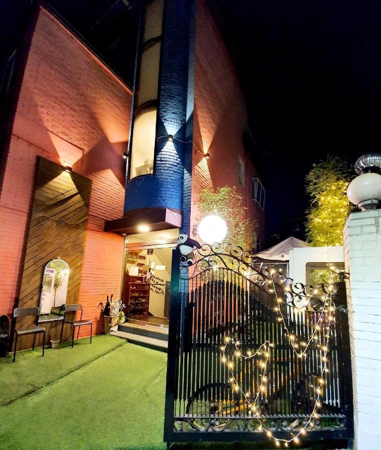 Twin Panda Guesthouse Сеул Экстерьер фото