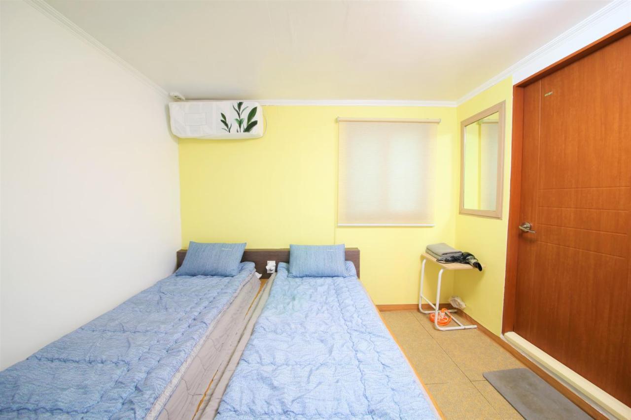 Twin Panda Guesthouse Сеул Экстерьер фото