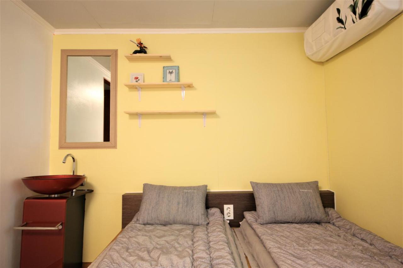 Twin Panda Guesthouse Сеул Экстерьер фото