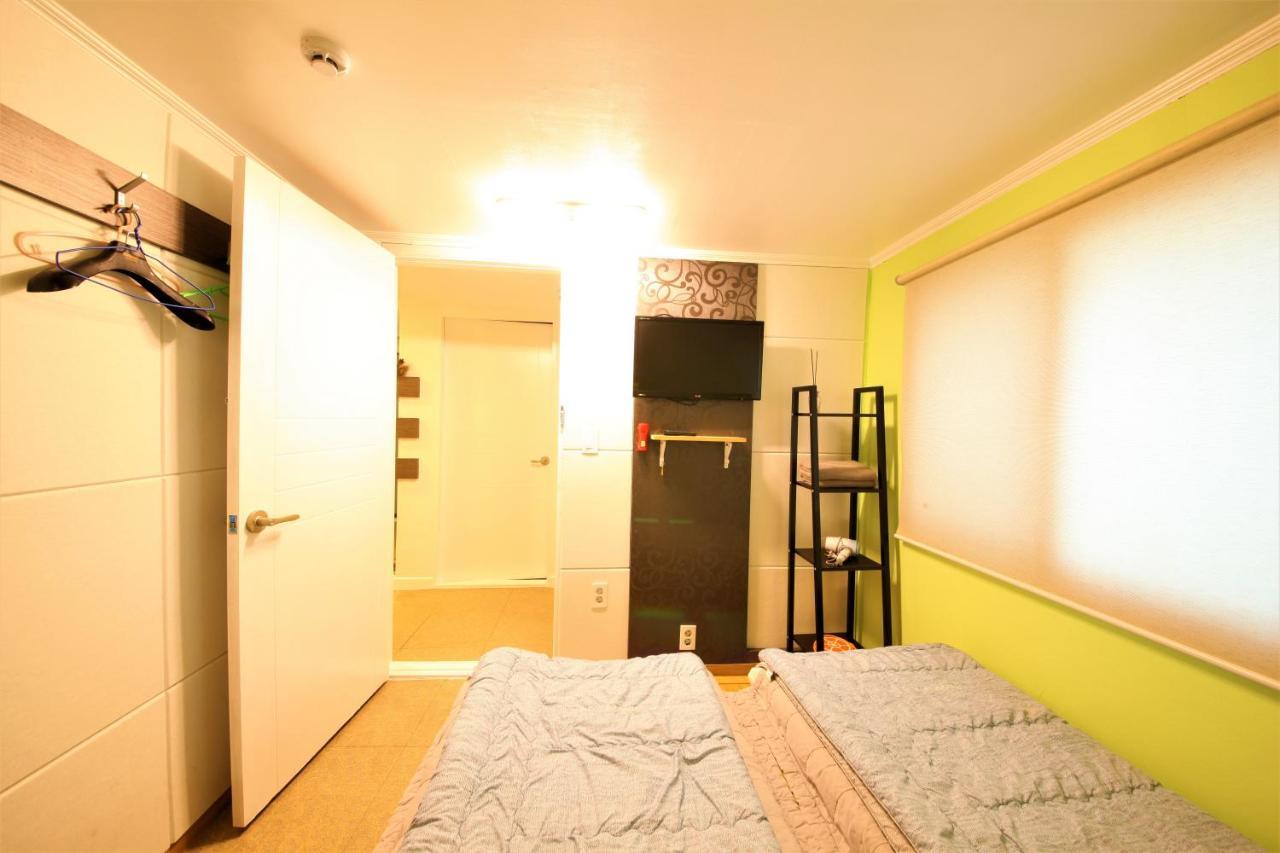 Twin Panda Guesthouse Сеул Экстерьер фото